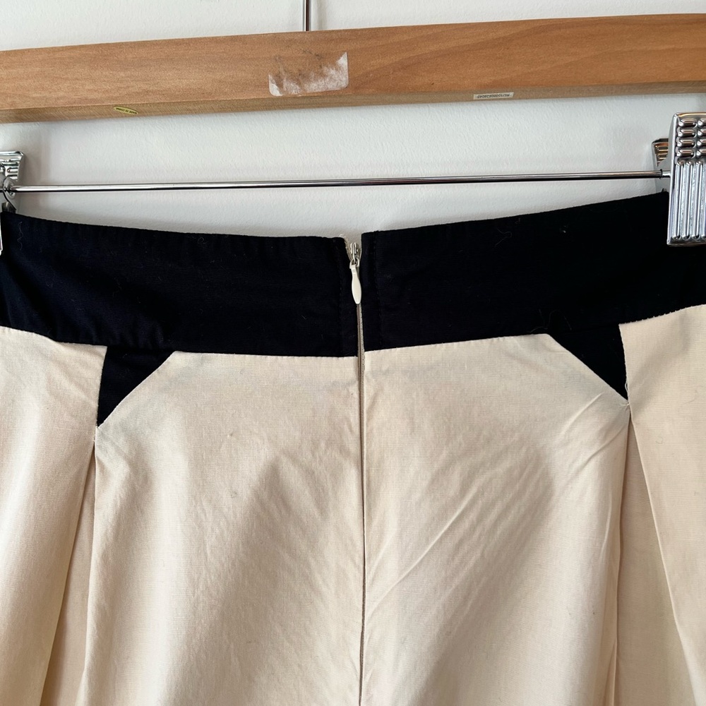 Stunning Black and Cream Colorblock Women's Skirt - Size 4 - Picture 4 of 7